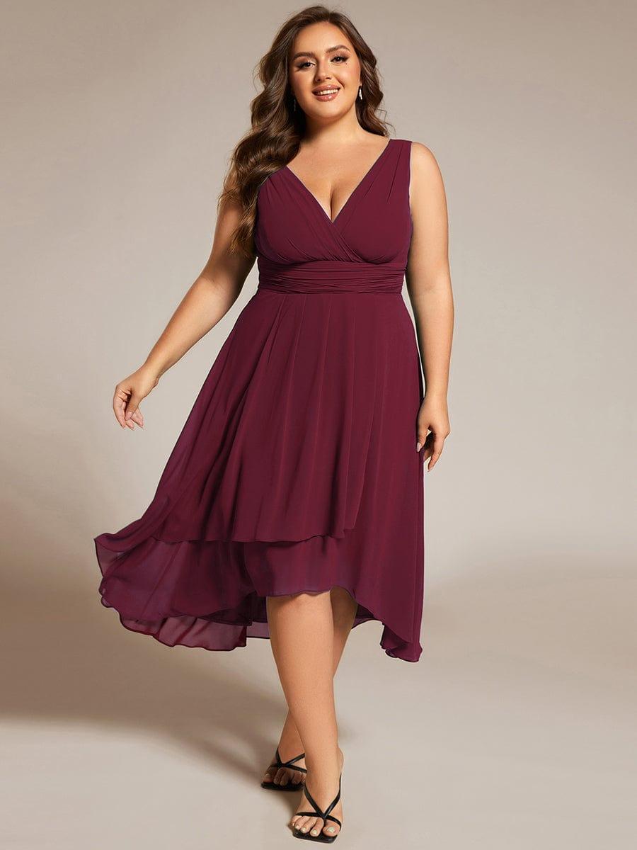 pretty AUGUST|Plus Size Pleated Sleeveless V-Neck Midi Chiffon Wedding Guest Dress