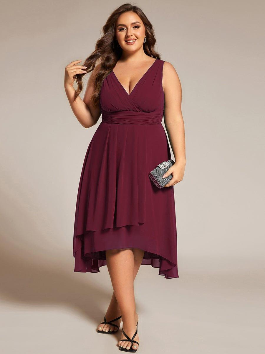 pretty AUGUST|Plus Size Pleated Sleeveless V-Neck Midi Chiffon Wedding Guest Dress