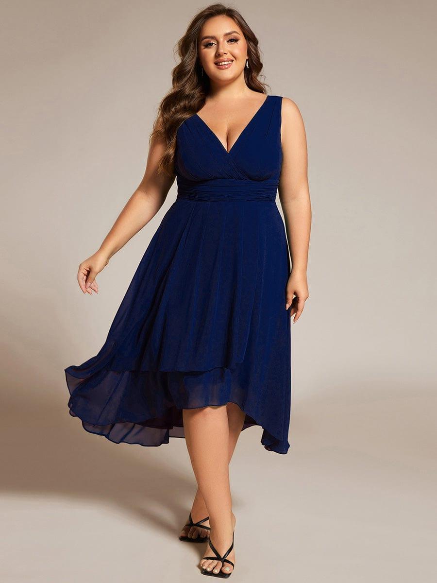 pretty AUGUST|Plus Size Pleated Sleeveless V-Neck Midi Chiffon Wedding Guest Dress