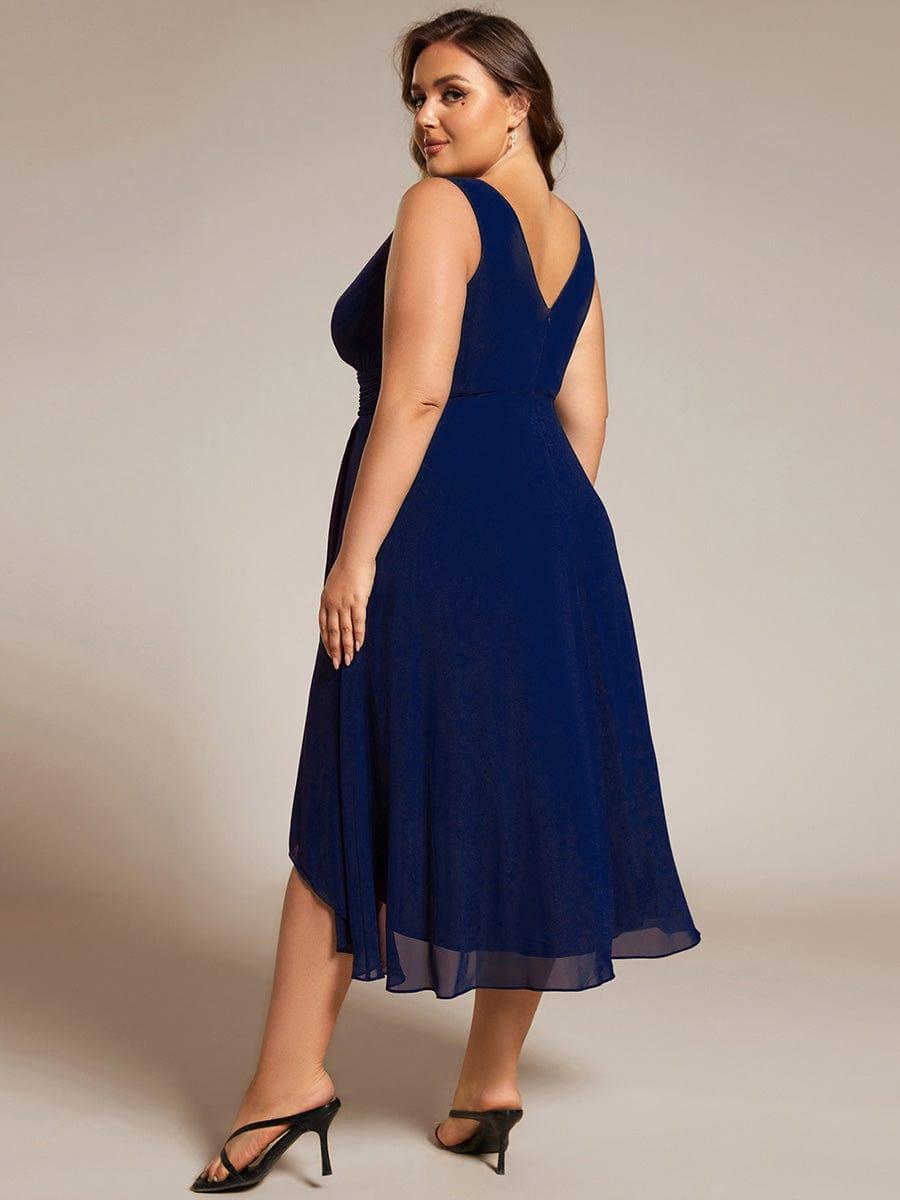 pretty AUGUST|Plus Size Pleated Sleeveless V-Neck Midi Chiffon Wedding Guest Dress