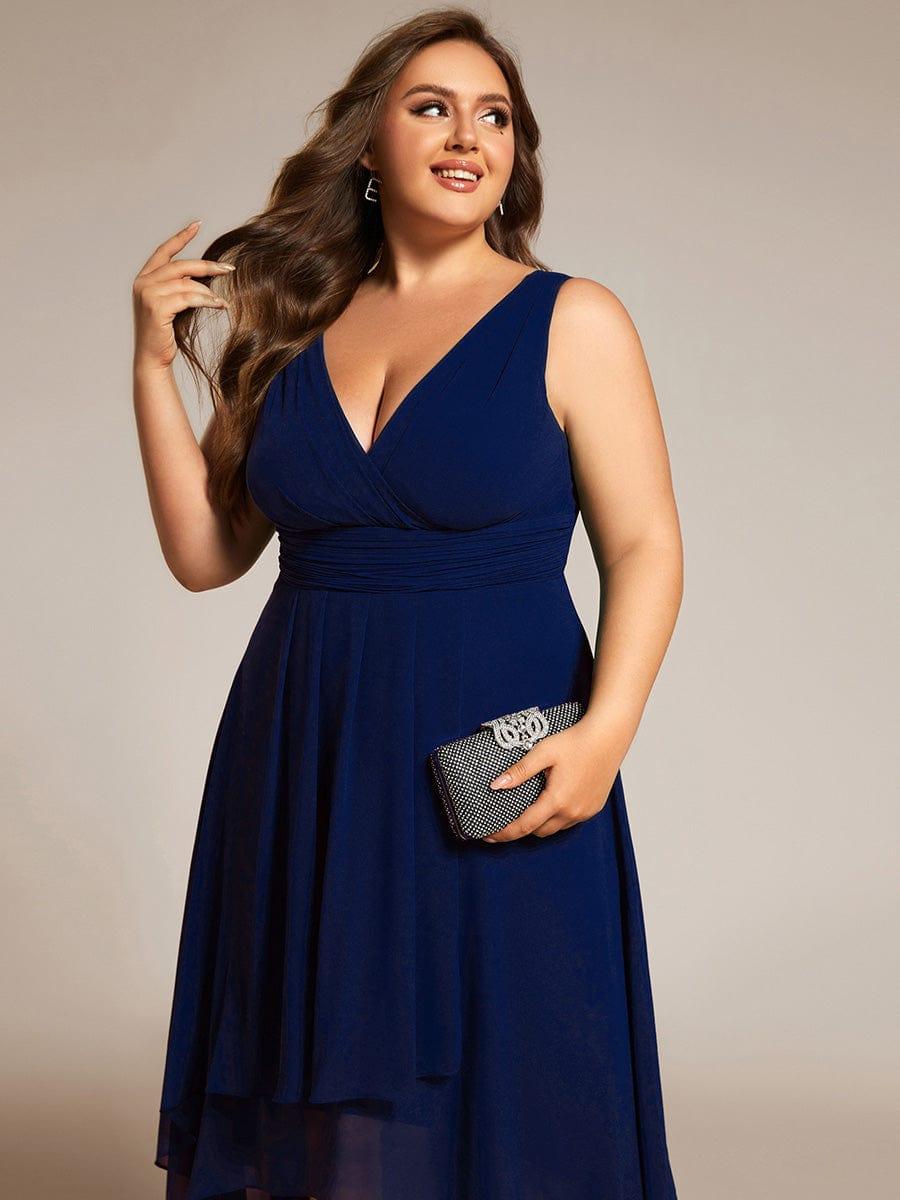 pretty AUGUST|Plus Size Pleated Sleeveless V-Neck Midi Chiffon Wedding Guest Dress