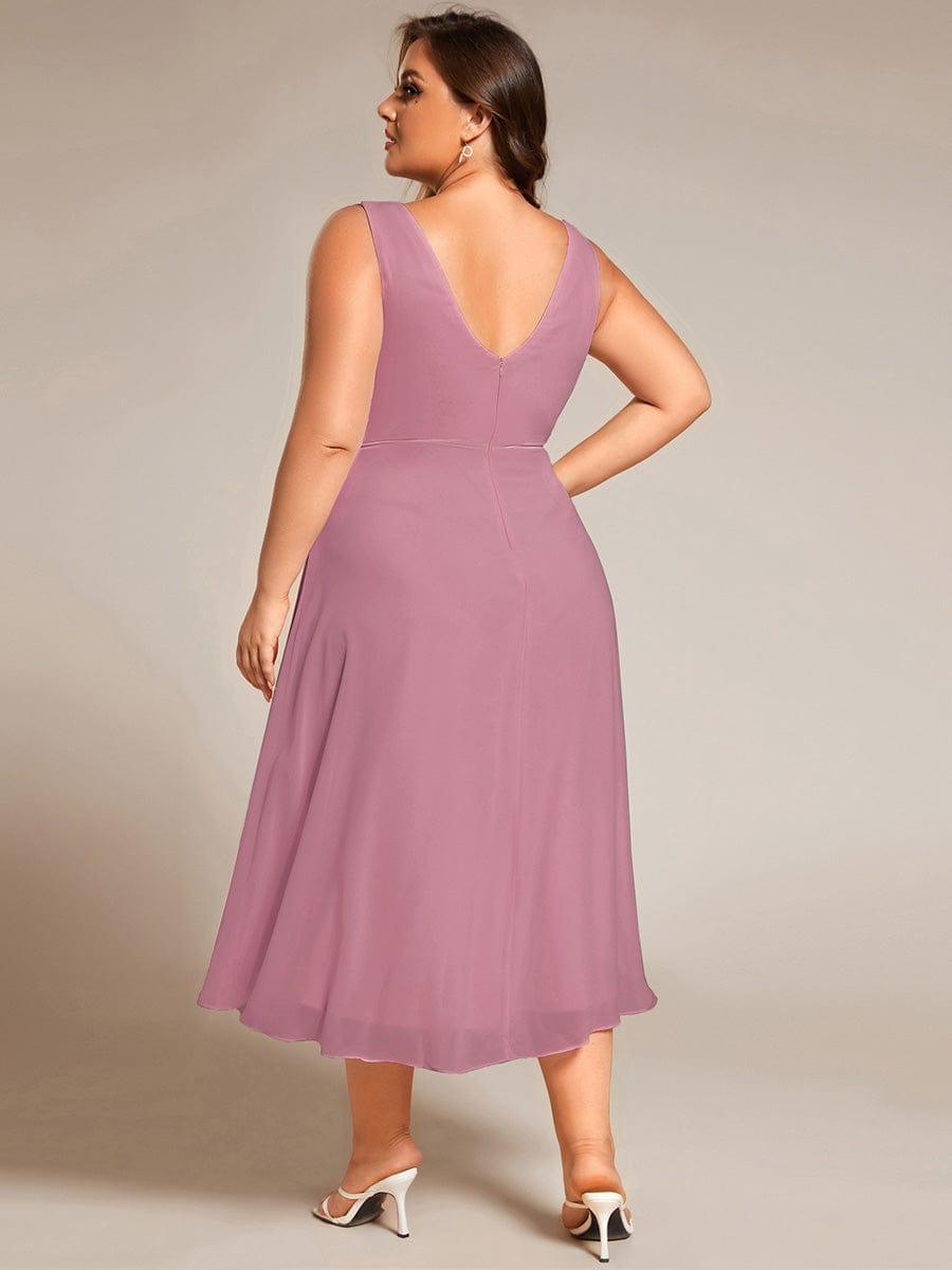 pretty AUGUST|Plus Size Pleated Sleeveless V-Neck Midi Chiffon Wedding Guest Dress