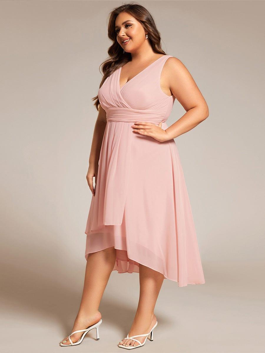 pretty AUGUST|Plus Size Pleated Sleeveless V-Neck Midi Chiffon Wedding Guest Dress
