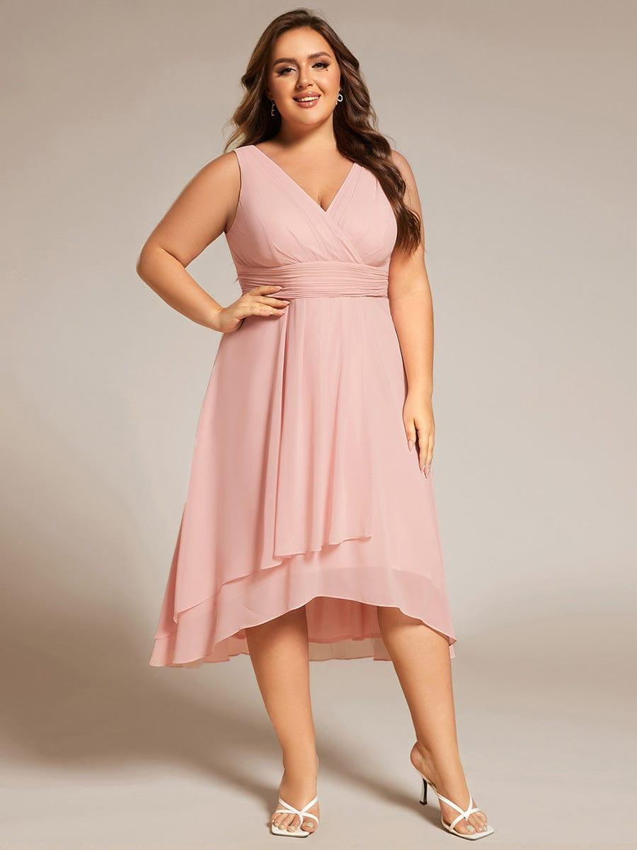 pretty AUGUST|Plus Size Pleated Sleeveless V-Neck Midi Chiffon Wedding Guest Dress
